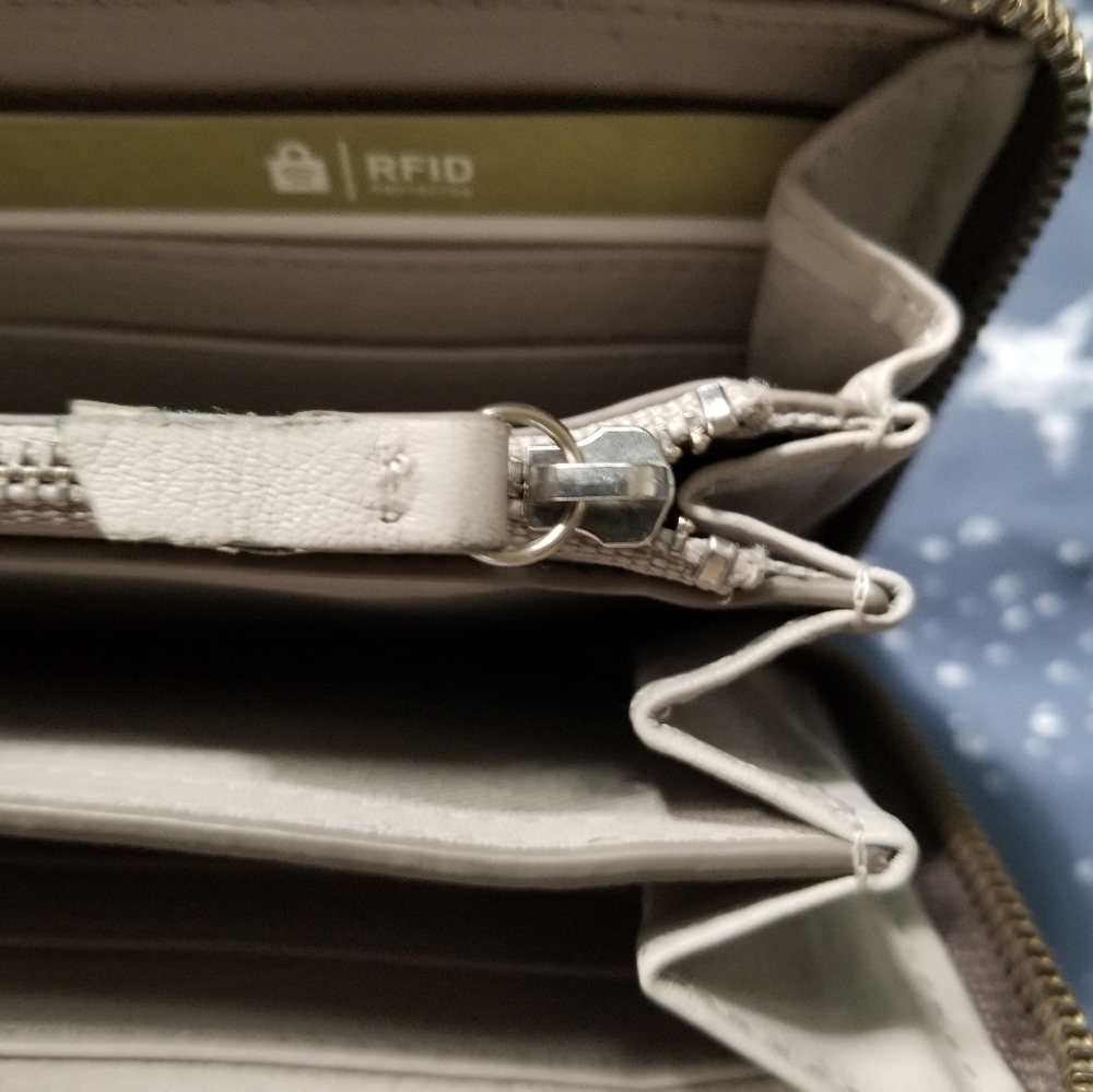 Fossil Wallet - Picture 5 of 8